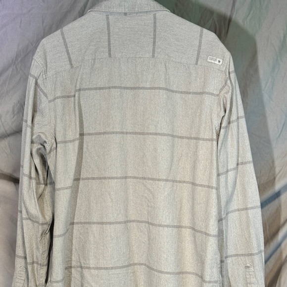 Mountain Hardwear Button Down - Picture 5 of 5